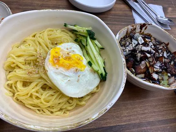 동원각