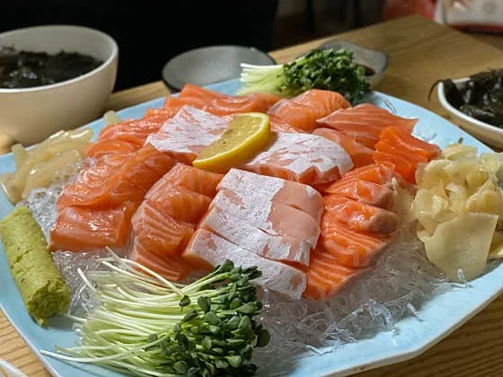 알래스카에서 온 연어가 맛있는 집