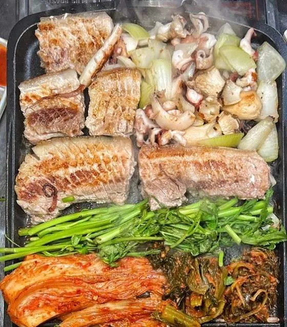 이신돈해물삼합 전문점