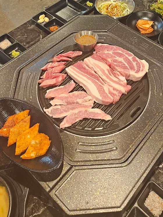 육돈